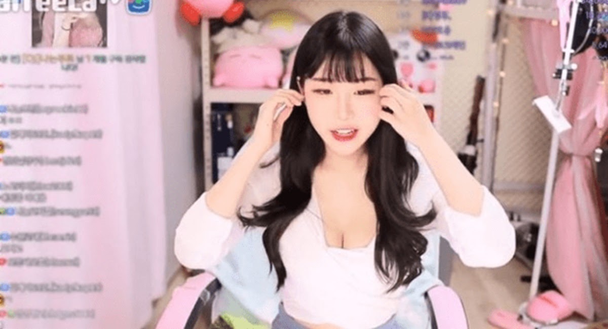 Streamer Eddyrin cúi người lấp ló vòng một để cảm ơn khiến fan rần rần - Hình 4