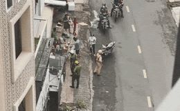 The traffic police broke into the shop, causing the bread seller to lose his mind and laugh at the truth - Photo 1