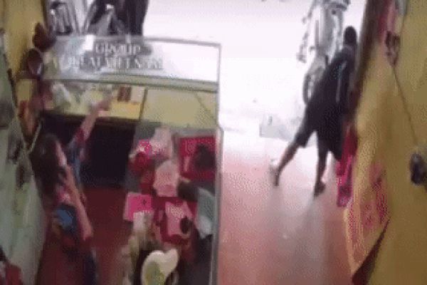 Bị bạn gái cắm sừng, chàng trai gào thét nhưng vẫn làm một điều khiến dân mạng nể phục - Hình 2