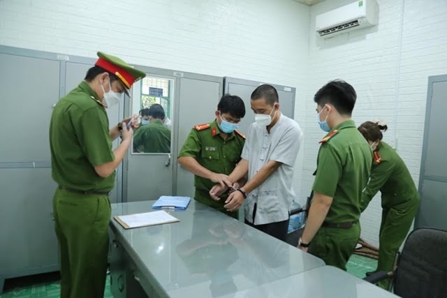Giang Kim Cúc có động thái phũ phàng sau khi đồng đội bị công an bắt - Hình 1