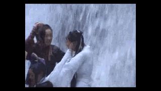Lưu Diệc Phi suýt mất mạng vì thác cuốn trôi, Huỳnh Hiểu Minh bị đàn em tát rát mặt - Hình 3