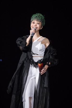 Phac Can Liet - Taiwan's "golden music queen" has atrophy of her left brain, and her parents are shunned - Photo 5