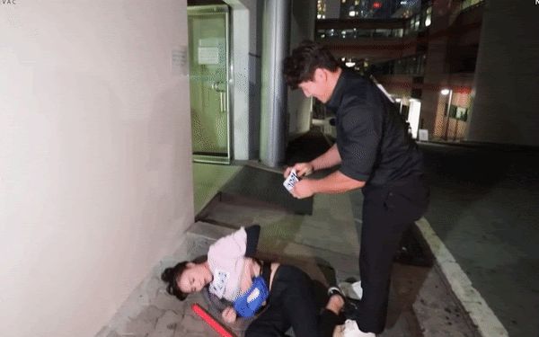 Kim Jong Kook saw Lan Ngoc "revealin.g" and immediately took a subtle action, causing a fever on social networks - Photo 4