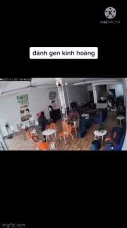 Vợ vung liên hoàn tát, tú.m tó.c đẩy ngã tiể.u ta.m trong quán cafe: Mày cướp bố của con tao - Hình 2