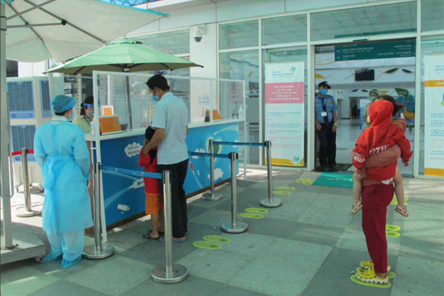 COVID-19 thâm nhập trường học | Hiệu trưởng cùng hàng loạt học sinh phải cách ly - Hình 6