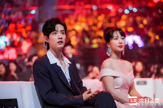 Vì sao Dương Tử bị mắng thảm hại khi ngồi cạnh Tiêu Chiến, nhưng với Lý Hiện thì không sao cả? - Hình 1