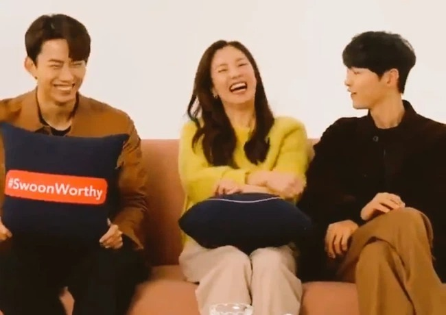 Jeon Yeo Bin tình mới của Song Joong Ki hài hước với màn động chạm gây bão cực mạnh - Hình 4