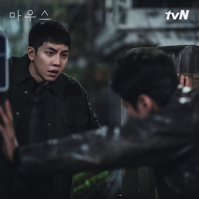 Lee Seung Gi và điều gì đã làm nên diễn xuất khác lạ trong bom tấn Mouse? - Hình 3