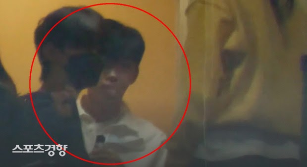 Lim Young Woong - Singer beat BTS, BLACKPINK was caught wearing a mask as a taboo in the middle of the epidemic season - Photo 2.