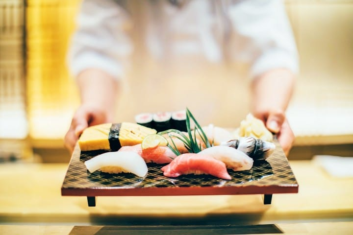 Sushi - Món ăn quốc dân Nhật Bản nhưng không đến từ Nhật và những điều bạn chưa biết về sushi - Hình 2