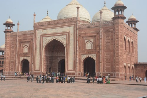 Taj Mahal: Những sự thật không ngờ về giọt nước mắt tình yêu vĩnh cửu - Hình 1