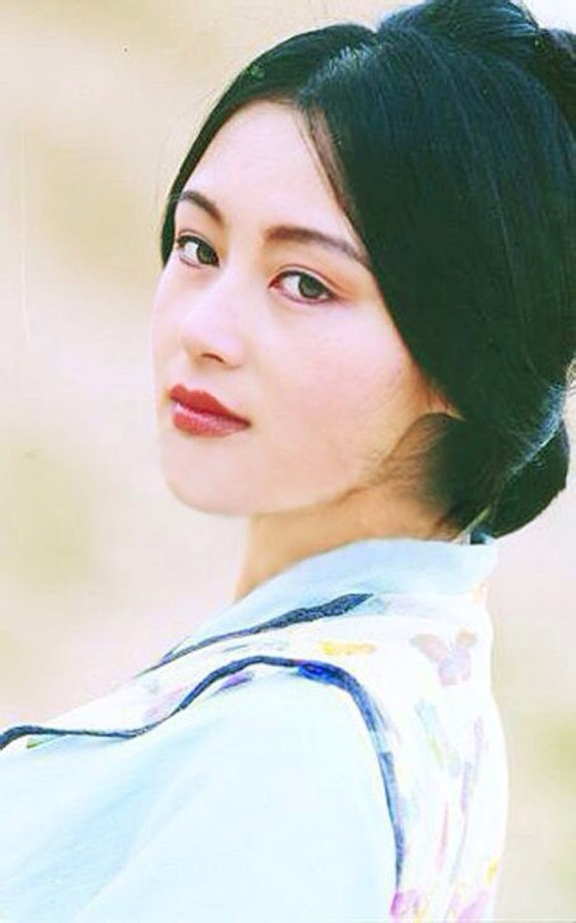 Truong Ba Chi is inferior when competing with "first beauty" Tran Hong - Photo 2