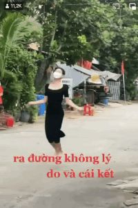 Tưởng Hà Nội hết dịch, 4 bà thím tập thể dục ở hồ Hoàn Kiếm và cái kết tuột quần - Hình 4