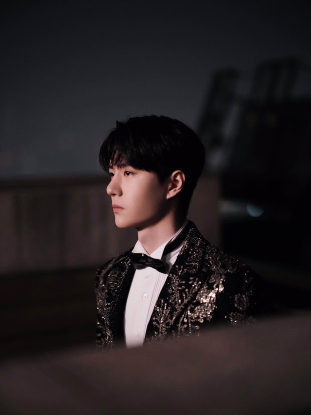 Vương Nhất Bác lộ mặt nọng trong concert năm mới, khác hẳn Tiêu Chiến khi say xỉn ở điểm này - Hình 2