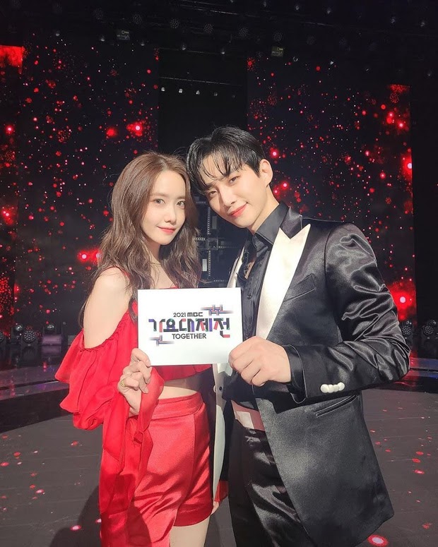 YoonA khoe vũ đạo táo bạo cùng Junho nhưng netizen chỉ chú ý đến bàn tay hư hỏng của mỹ nam 2PM - Hình 4