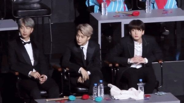 BTS thích thú, BLACKPINK ghen tỵ ra mặt khi reaction sân khấu sexy nghẹt thở của Hwasa - Hình 1