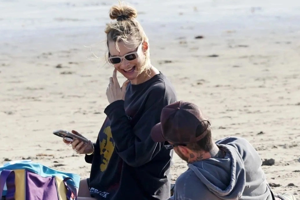 Adam Levine xuất hiện cùng vợ sau ồn ào ngoại tình, MQH hiện tại ra sao? - Hình 1