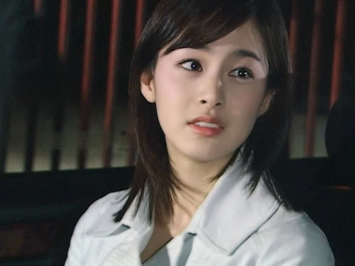 Kim Tae Hee lộ diện sau ồn ào Bi Rain ngoại tình, nhan sắc gây tranh cãi, Song Hye Kyo bị réo tên - Hình 5