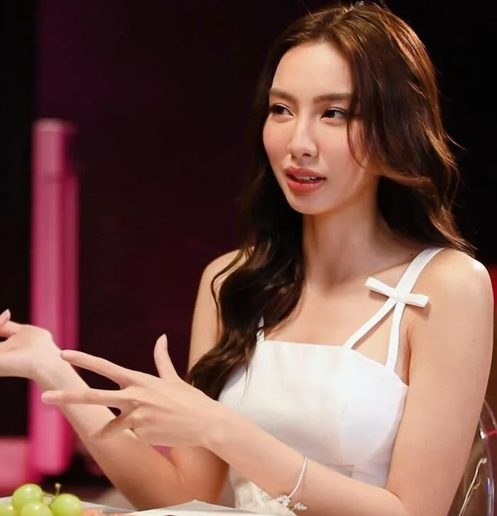 Thùy Tiên áp lực khi được netizen chế ảnh cưới và đẩy thuyền với Quang Linh Vlog - Hình 4