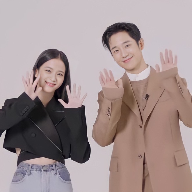 Jisoo (BLACKPINK) lộ ảnh được Jung Hae In hôn lên tóc cực tình, ngầm khẳng định hẹn hò? - Hình 4