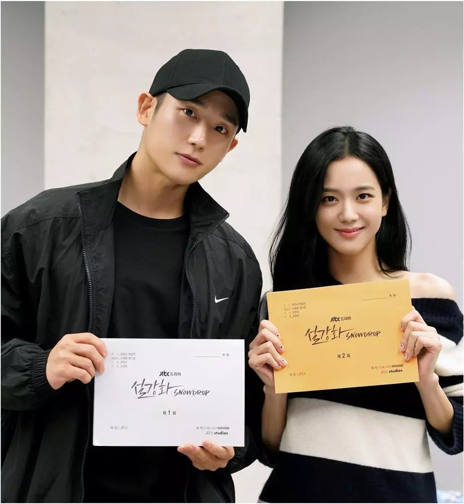 Jisoo (BLACKPINK) lộ ảnh được Jung Hae In hôn lên tóc cực tình, ngầm khẳng định hẹn hò? - Hình 5