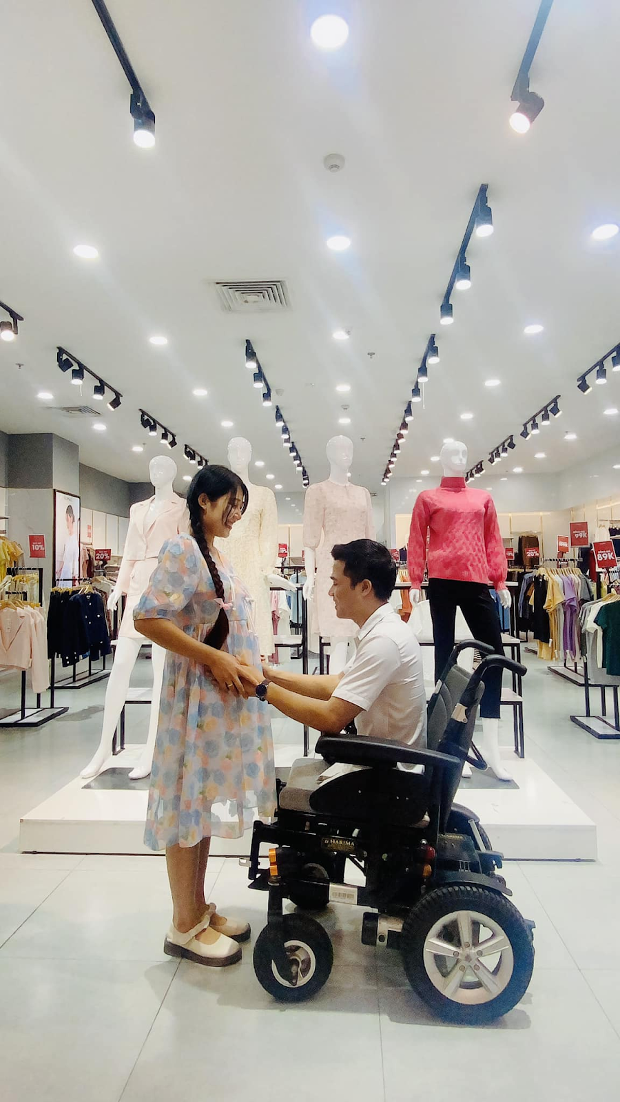 Tô Đình Khánh chàng trai không chân khoe vợ mang bầu sau 1 tháng kết hôn, bụng to rõ như sắp sinh - Hình 1