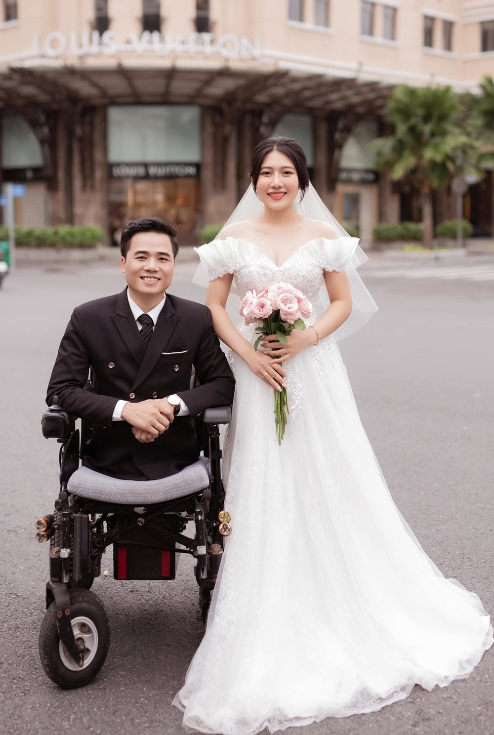 Tô Đình Khánh chàng trai không chân khoe vợ mang bầu sau 1 tháng kết hôn, bụng to rõ như sắp sinh - Hình 3