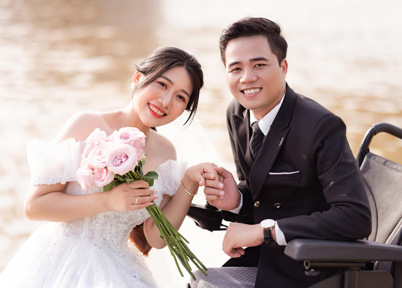 Tô Đình Khánh chàng trai không chân khoe vợ mang bầu sau 1 tháng kết hôn, bụng to rõ như sắp sinh - Hình 4