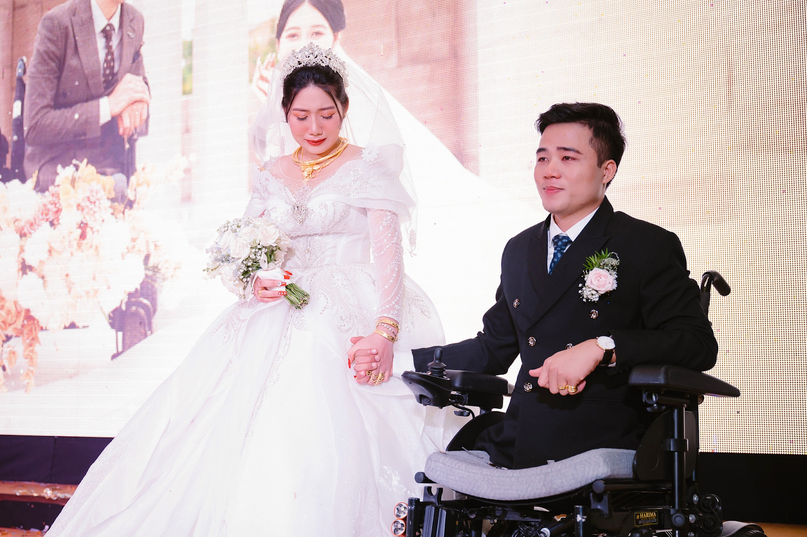 Tô Đình Khánh chàng trai không chân khoe vợ mang bầu sau 1 tháng kết hôn, bụng to rõ như sắp sinh - Hình 2