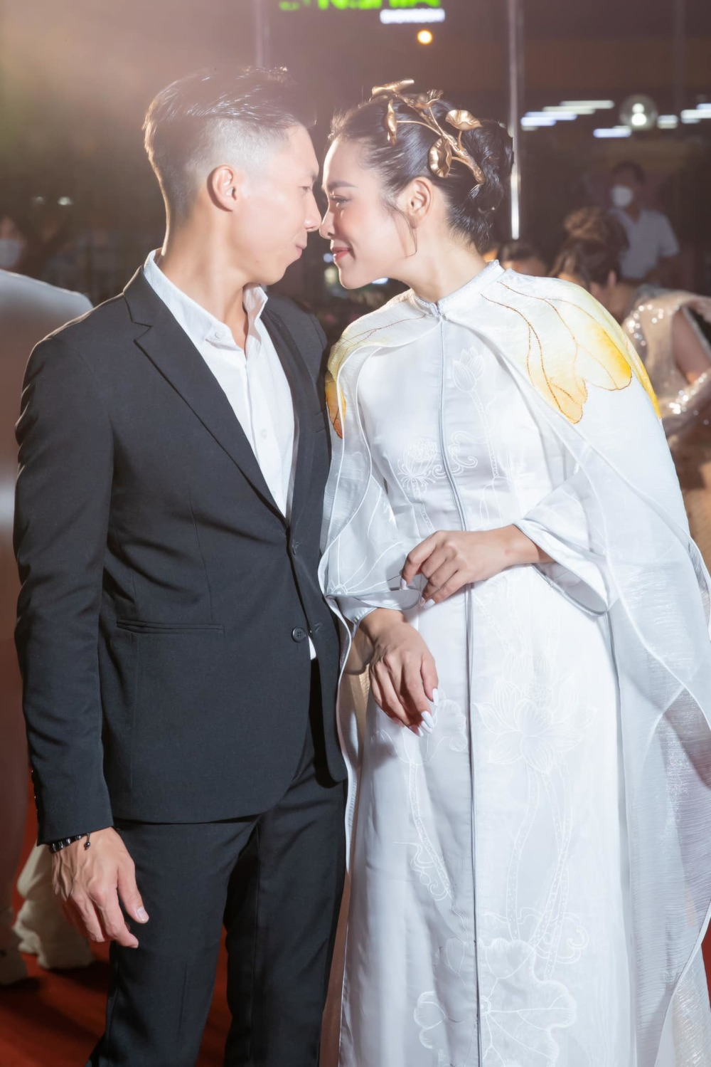 Hoàng tử xiếc Quốc Nghiệp thành ô sin đưa vợ đi chạy show: Giữ đúng lời hứa để bà xã tỏa sáng - Hình 7