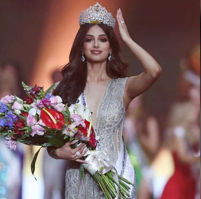 Ngọc Châu cầm mic làm ca sĩ, mở cả show ca hát, Miss Universe 2021 khoe sắc vóc hậu giảm cân? - Hình 9