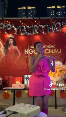 Ngọc Châu cầm mic làm ca sĩ, mở cả show ca hát, Miss Universe 2021 khoe sắc vóc hậu giảm cân? - Hình 3