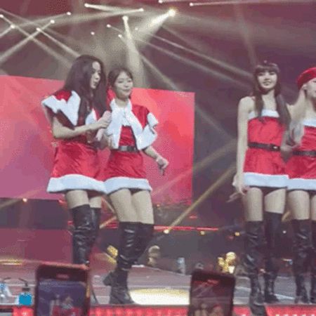 BLACKPINK hóa 'bà già Noel' quyến rũ suýt 'lộ', fan BTS 'nở mặt' vì V làm 1 việc chấn động KPOP - Hình 1