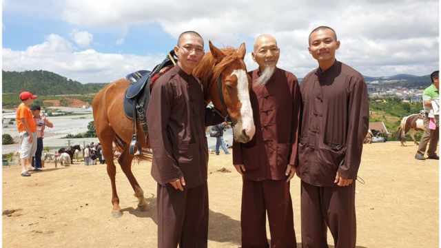 Thầy 'ông nội' Lê Tùng Vân 'lên sóng' khóc nức nở' ngay Tết vì 'tự nhiên' 3 đệ tử bị bắt - Hình 5