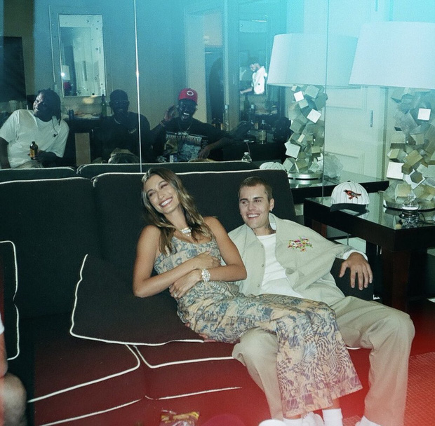 Justin Bieber và những lần gây tranh cãi với bàn tay hư đặt ở nơi khó nói của Hailey - Hình 4