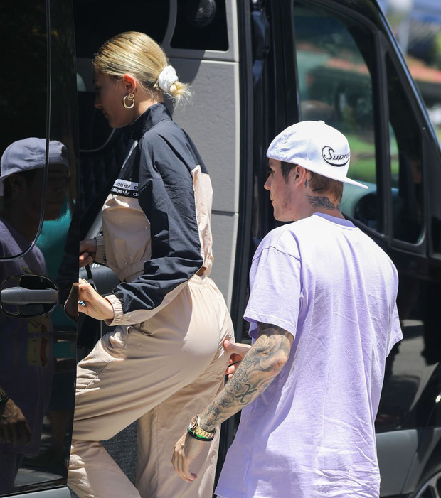 Justin Bieber và những lần gây tranh cãi với bàn tay hư đặt ở nơi khó nói của Hailey - Hình 5