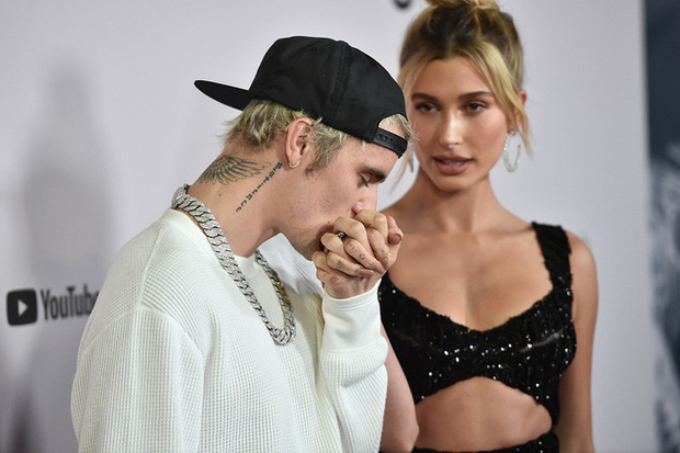 Justin Bieber và những lần gây tranh cãi với bàn tay hư đặt ở nơi khó nói của Hailey - Hình 13