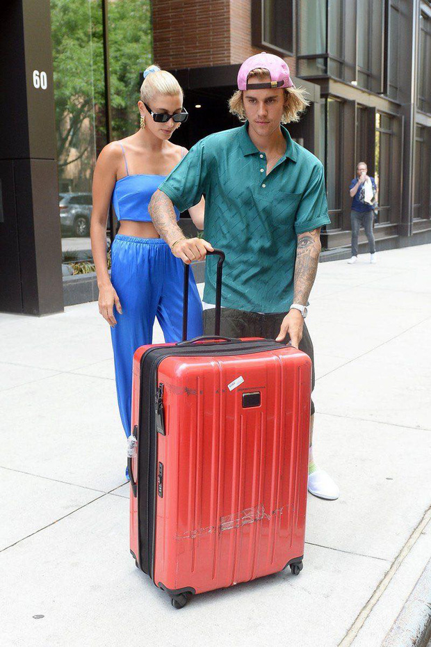 Justin Bieber và những lần gây tranh cãi với bàn tay hư đặt ở nơi khó nói của Hailey - Hình 12