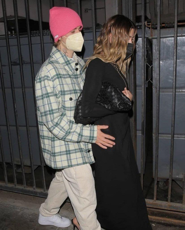 Justin Bieber và những lần gây tranh cãi với bàn tay hư đặt ở nơi khó nói của Hailey - Hình 7