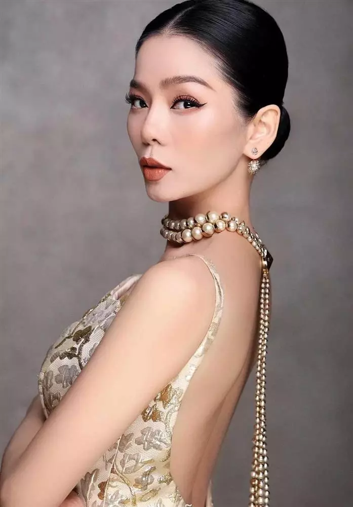 Minh Hằng lần đầu làm giám khảo cuộc thi Hoa hậu, Netizen chê catwalk xấu, hát tệ? - Hình 3