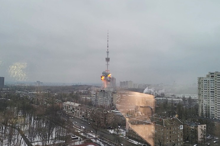 Nga giáng thêm đòn, thành phố lớn đầu tiên của Ukraine thất thủ - Hình 5