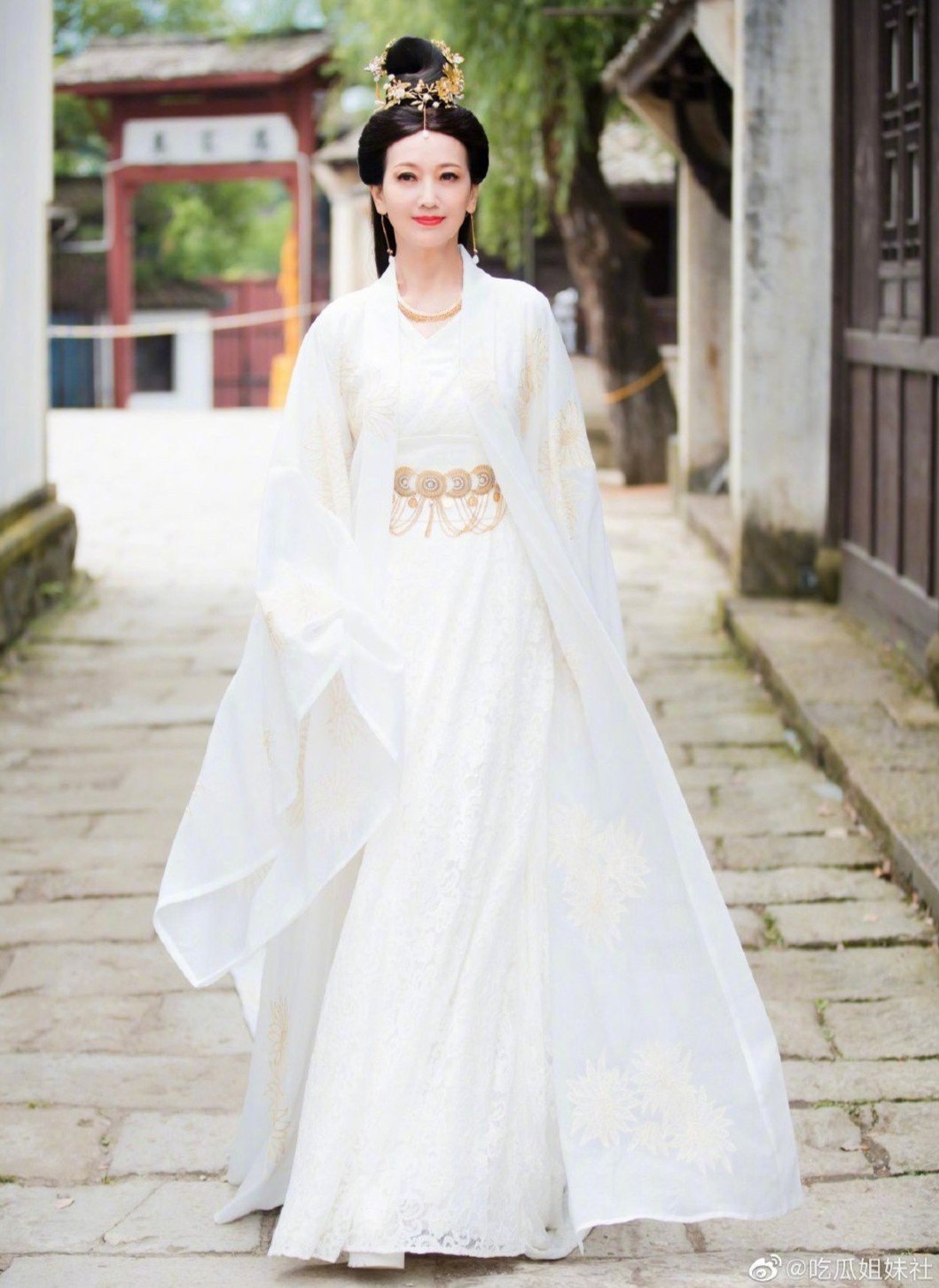 Triệu Nhã Chi gây bão khi tung ảnh thời trẻ - Hình 11