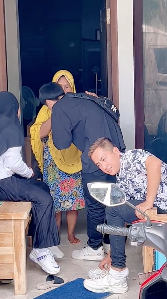 Đạt Villa đối xử với mẹ vợ tương lai thế nào mà khiến bạn gái người Indonesia phải bật khóc nức nở? - Hình 1