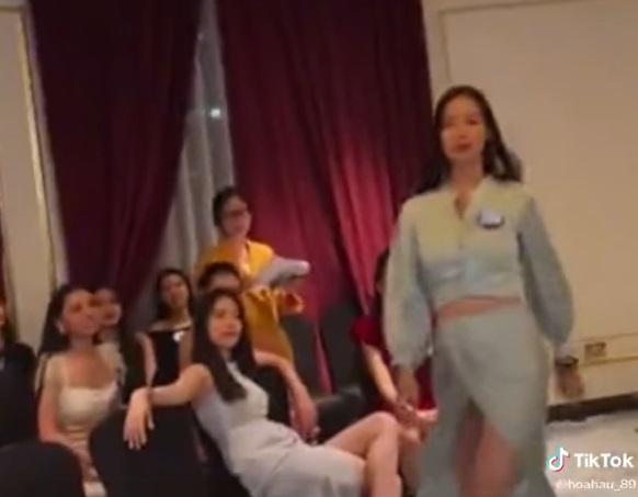 Nam Em gây sốc với dáng ngồi khó chấp nhận ở Miss World Vietnam 2022 - Hình 2