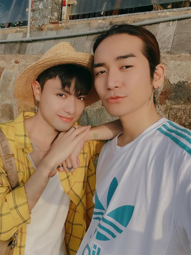Same-sex love BB Tran shows off a 'cool' photo, the reaction of the online community is surprising - Photo 3
