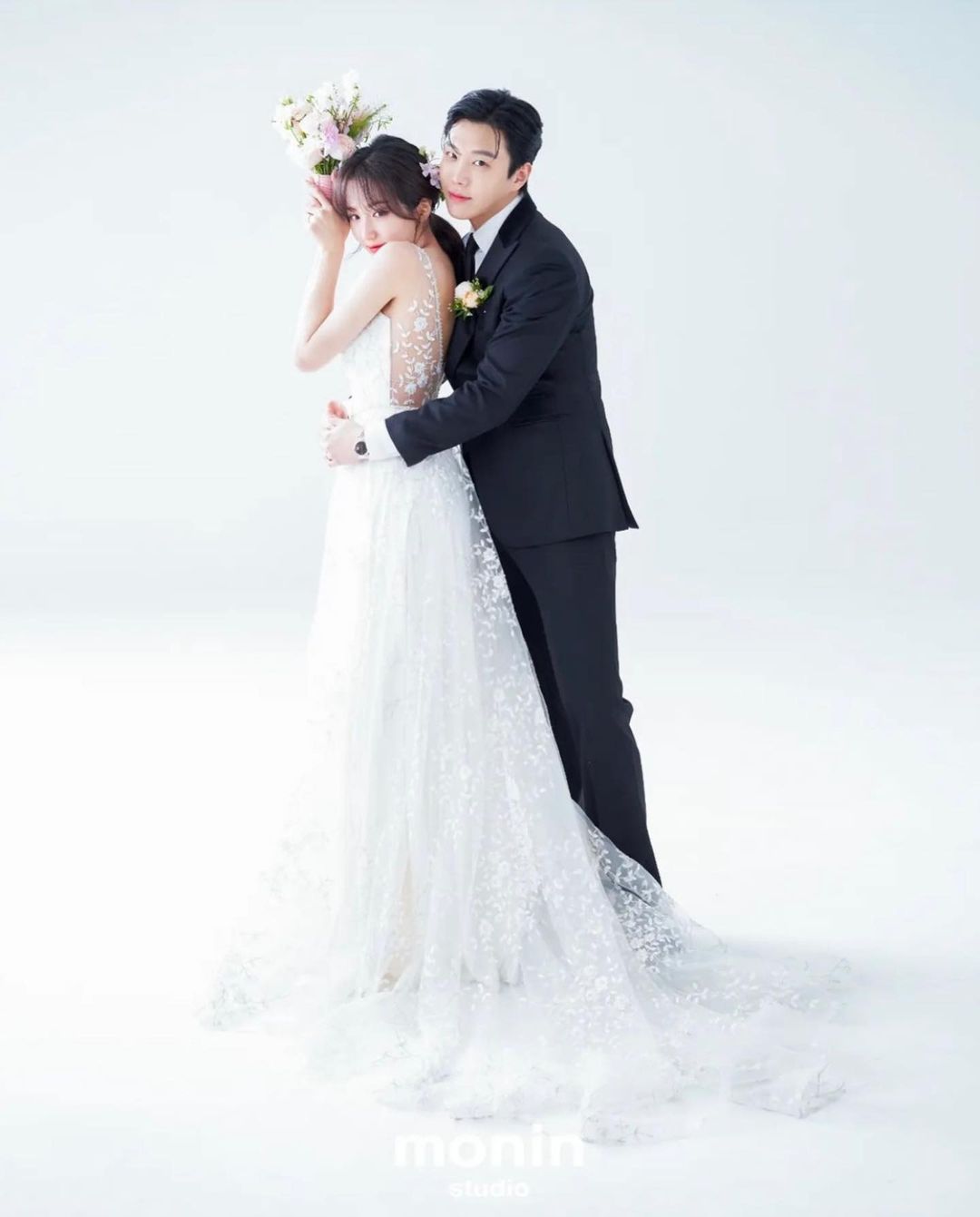 Yejun and T-ae get married, Korean entertainment industry "explodes" with good news - Photo 4