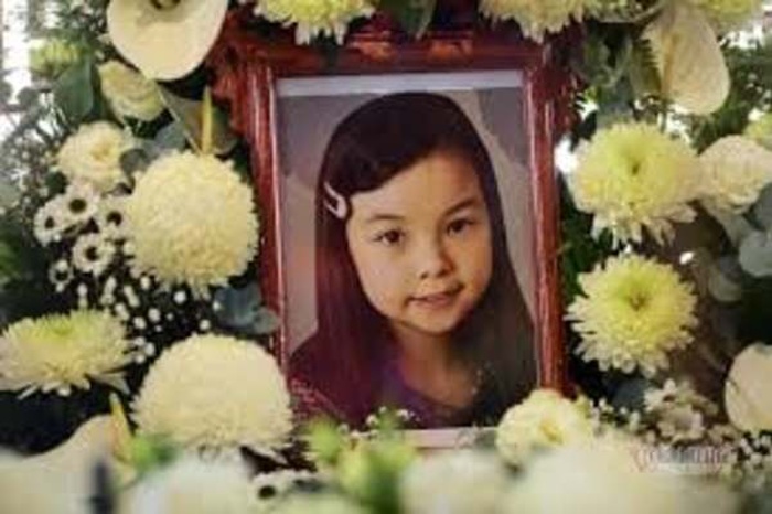 Thêm tình tiết vụ bé gái 8 bị bạo hành tử vong: Nguyễn Trung Kim Thái còn tàn ác hơn dì ghẻ - Hình 1