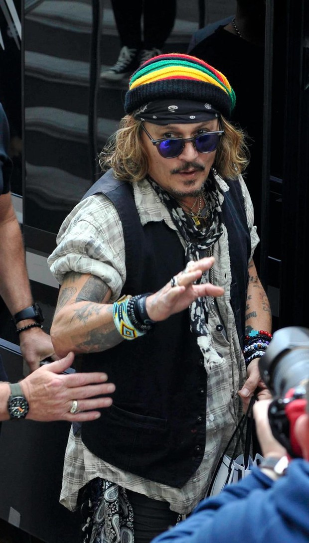 Johnny Depp bị lộ tin tiệc tùng thâu đêm cùng Kate Moss 'quên' ra tòa ngày cuối với Amber Heard? - Hình 3