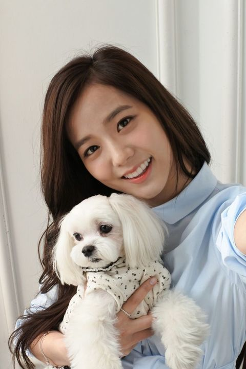 Jisoo (BLACKPINK), IU lọt top 5 thần tượng có nhân cách tốt nhất Kbiz - Hình 2