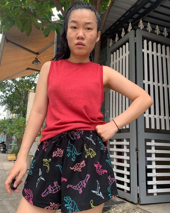 Le Thuy in hot clothes, showing off her thick armpit hair like the Amazon forest: Think it's funny? - Photo 14